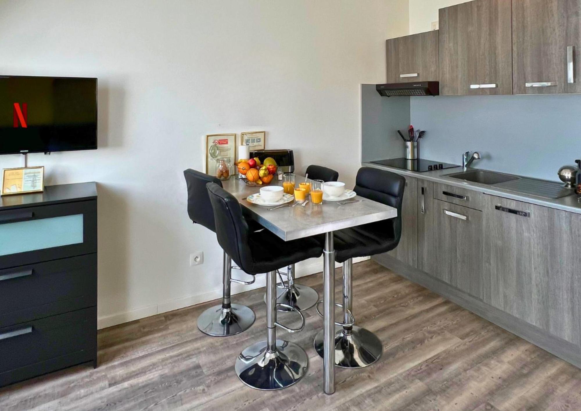 Appartement - Parking Prive Gratuit, Proche Centre-Ville Et Gare De Saint-Omer Saint-Omer (Pas-de-Calais) Eksteriør bilde